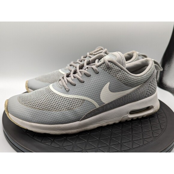 Nike Air Max Thea Sneakers Womens 8 Gray Running Fitness Walking Lightweight - Picture 1 of 9